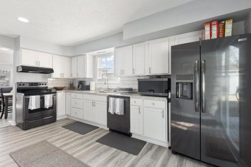 Entire Home Near MSU and Local Hospitals with Fast Wi-Fi & Dedicated Office in Lansing, USA