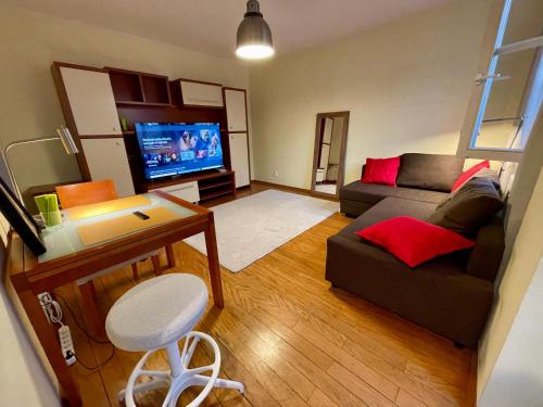New HALA WiFi 70’TV Netflix HBO Max AppletTV+, Warsaw