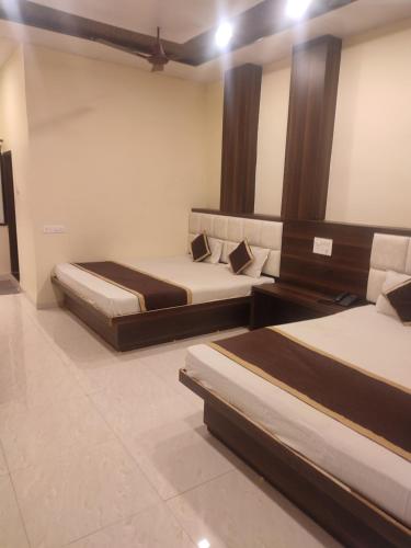 2 king beds
