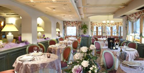 Ladinia Dolomites View - Adults Only - 레스토랑
