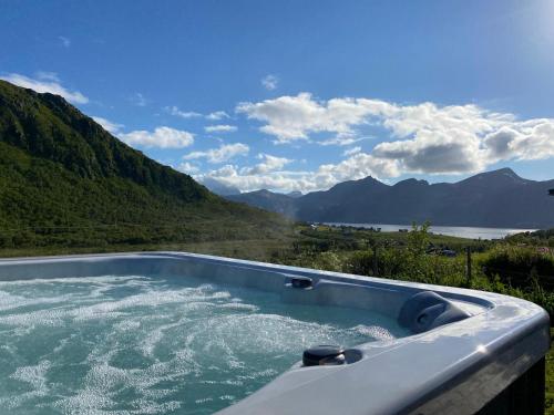 Villa med jacuzzi og nydelig utsikt