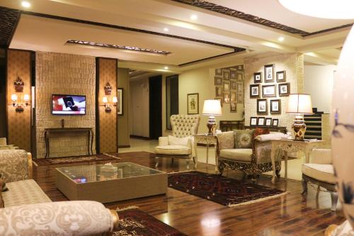 Shelton Rezidor Swat in Sangota