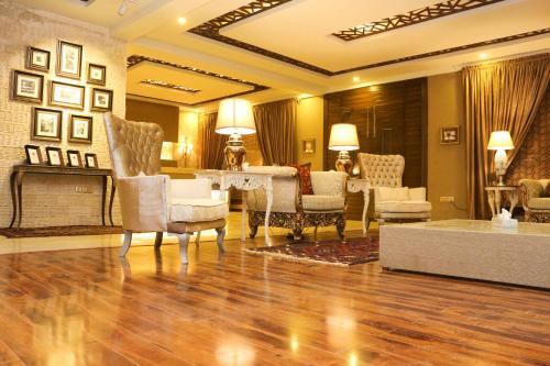 Shelton Rezidor Swat in Sangota