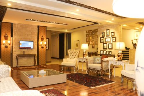 Shelton Rezidor Swat in Sangota