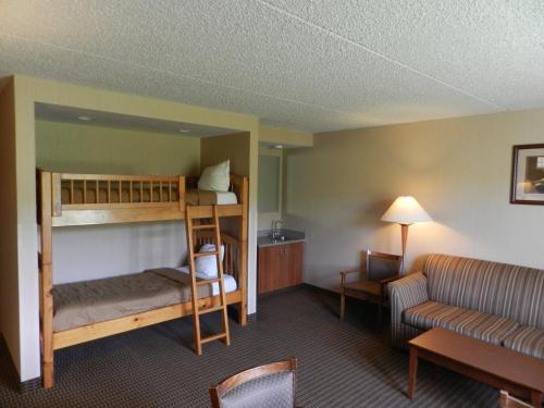Wasserbahn Waterpark Smock Hotel & Resort – Williamsburg, IA