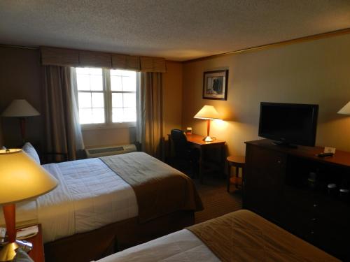 Wasserbahn Waterpark Smock Hotel & Resort – Williamsburg, IA