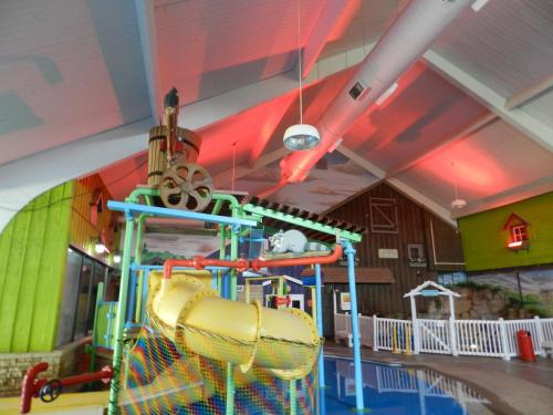 Wasserbahn Waterpark Smock Hotel & Resort – Williamsburg, IA
