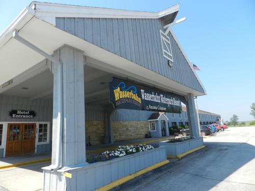 Wasserbahn Waterpark Smock Hotel & Resort – Williamsburg, IA