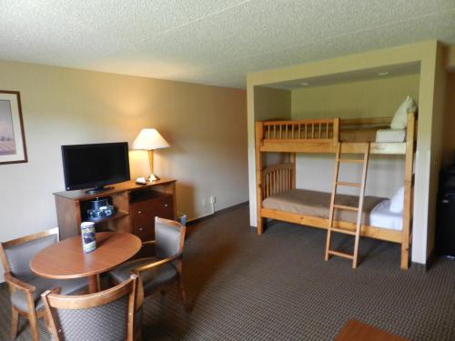 Wasserbahn Waterpark Smock Hotel & Resort – Williamsburg, IA