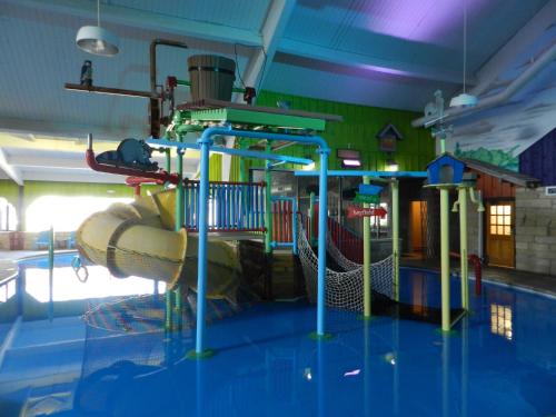 Wasserbahn Waterpark Smock Hotel & Resort – Williamsburg, IA
