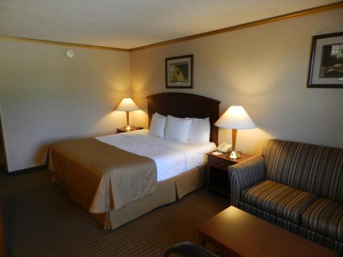 Wasserbahn Waterpark Smock Hotel & Resort – Williamsburg, IA