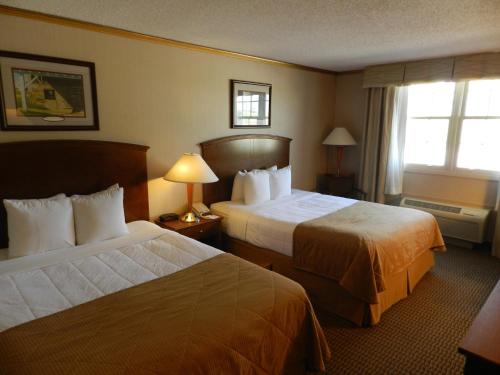 Wasserbahn Waterpark Smock Hotel & Resort – Williamsburg, IA