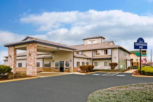 . Toppenish Inn and Suites