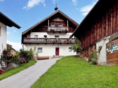 Spacious Holiday Home in Sankt Johann im Pongau with Garden St. Johann i.Po.-Alpendorf