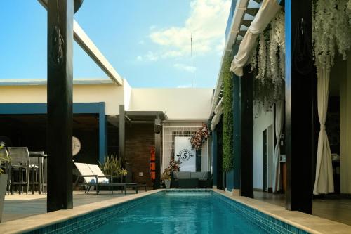 Utvendig, R Hotel Kingston in Kingston