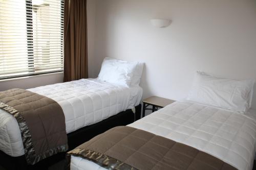 2 bedrooms, 5 beds