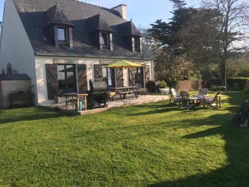 Country house, close to beaches, relax in comfort gîte à louer Plomodiern