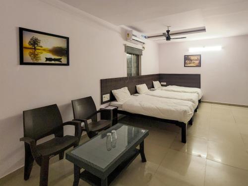 3 twin beds, 2 futon beds