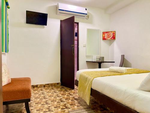 Standard Double Room image 5
