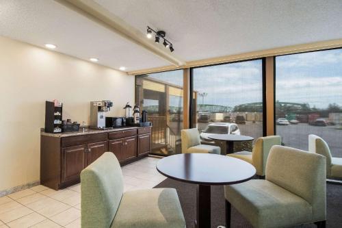 Rodeway Inn & Suites Portland - Jantzen Beach