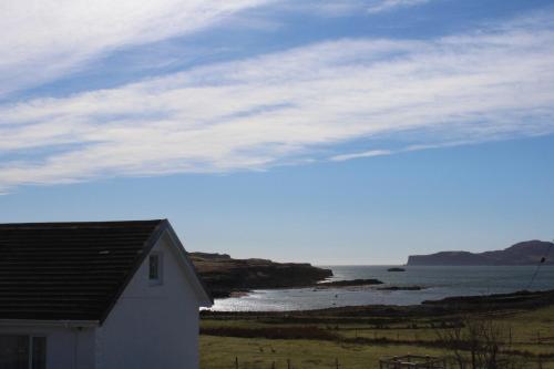 The Loft at Strathardle - Lochside Apartment, Isle of Skye