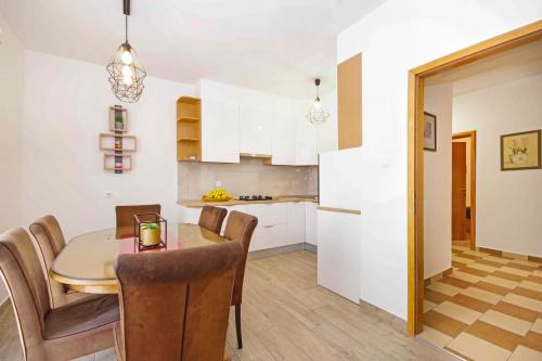  Apartment Karla Delux in Makarska