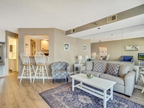 208 North Shore Inn - image 11