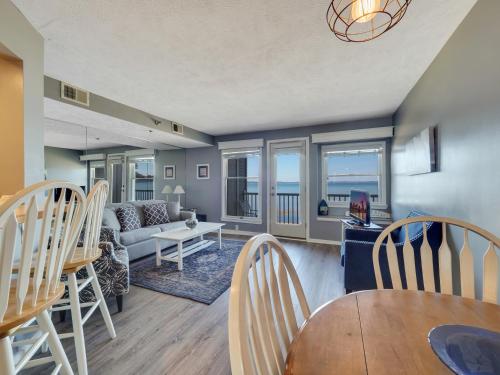 208 North Shore Inn - image 11