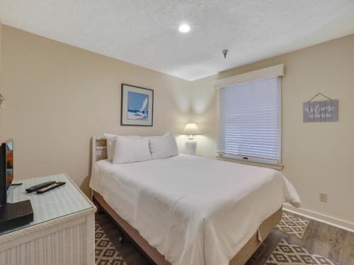 208 North Shore Inn - image 12