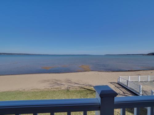 208 North Shore Inn - image 7