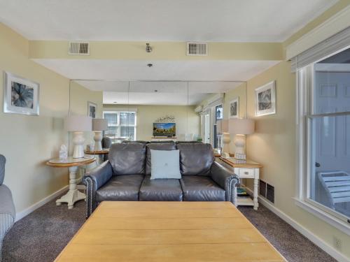 209 North Shore Inn - image 12