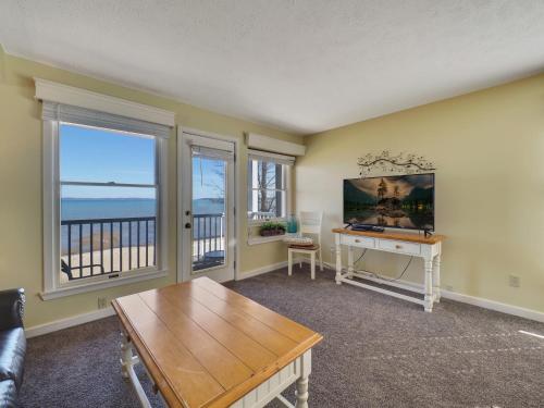 209 North Shore Inn - image 11