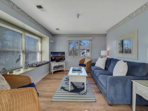 300 North Shore Inn - image 11