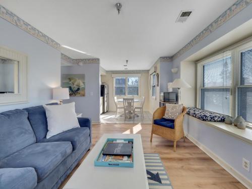 300 North Shore Inn - image 5