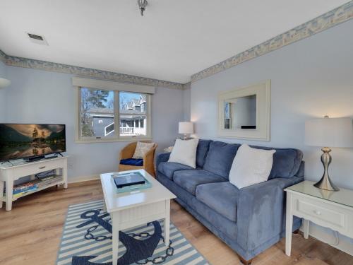 300 North Shore Inn - image 6