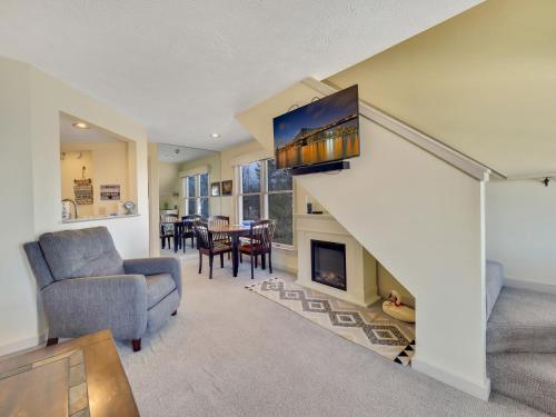 301 North Shore Inn - image 7