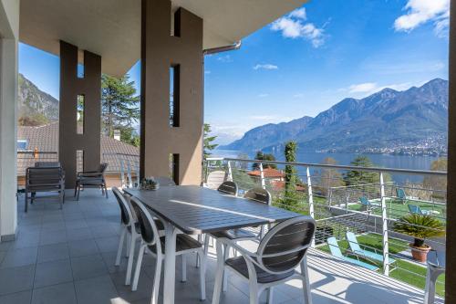 Bellagio Village- 4 Apartments by the lake - Seasonal Warm Pool and Sauna