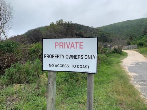 The Glen - direct access to lagoon and own mooring in Brenton-on-Sea