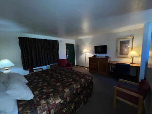 Spinning Wheel Motel - image 8
