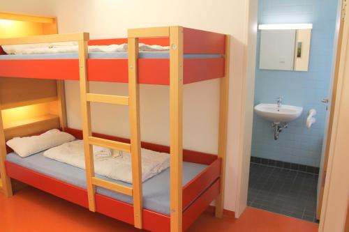 HI Munich Park Youth Hostel - image 8