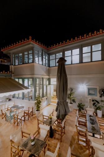 999 Luxury Hotel