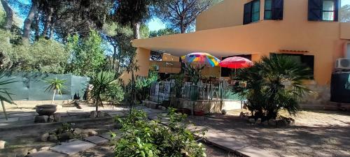 Εξωτερική όψη, Villa Ginepro Sardegna Santa Margherita di Pula mare blu in Σάντα Μαργκερίτα ντι Πούλα