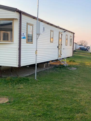 Cosy Private Caravan Romney Sands Holiday Park