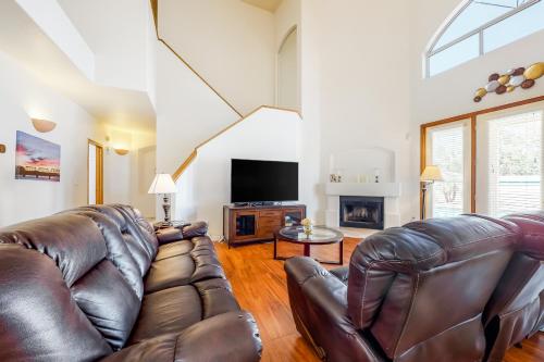 Lake in the Desert, Avondale (photo 6)
