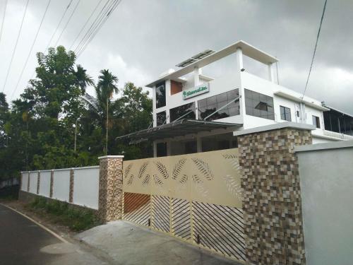 Shamrock Inn - Manakunnam
