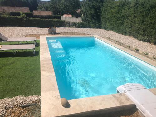 VILLA 5 PERSONNES AVEC PISCINE gîte à louer Connaux