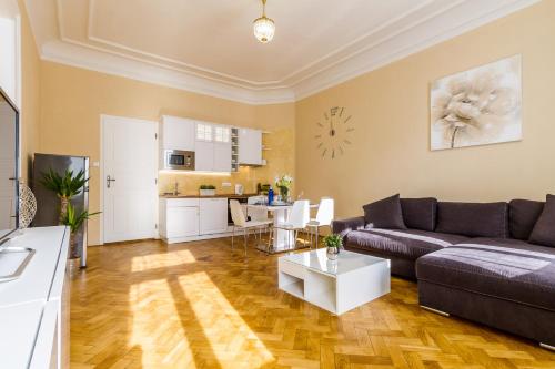 2bds apartment in UJEZD - P14, Praha (fotografie 2)