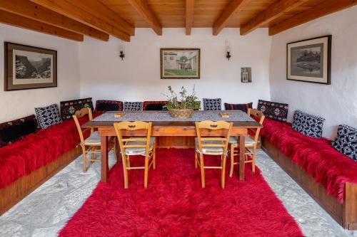 Archontiko Rapti Stone Traditional House in 모노덴드리언