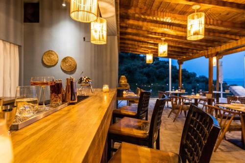 Restaurant, Skiathos Avaton Suites & Villas, Philian Hotels and Resorts in Skiathos Island