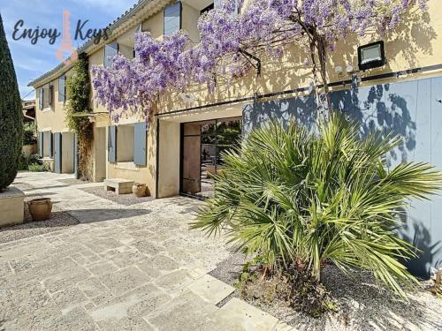 Mas d'exception ** Sénas gîte à louer Mas provençal Le Pélican